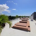 Nick Price Luxury 2 Bedroom Apartment By Spot Rentals